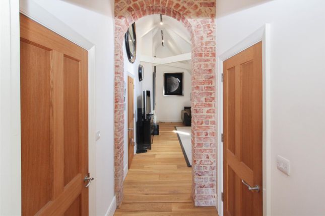 Penthouse North, London Court, The Galleries, Brentwood photo 4