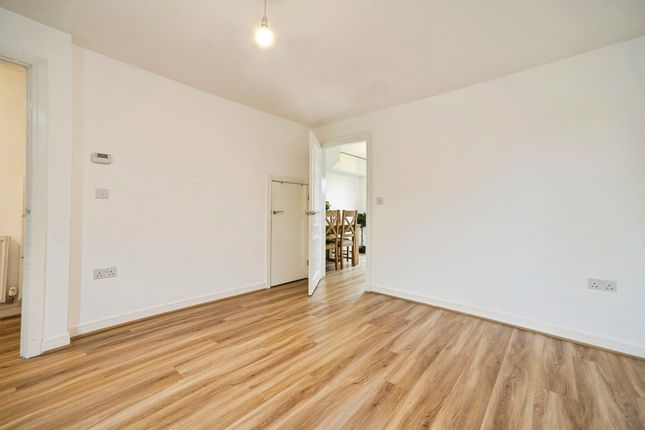 32, Oak Tree Mount, LEEDS photo 3