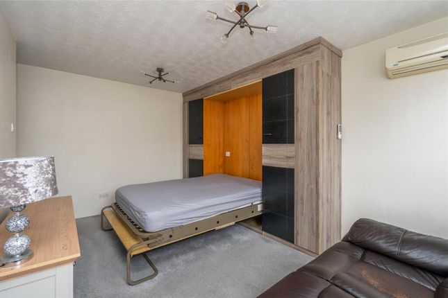 18, Waterlooville photo 5