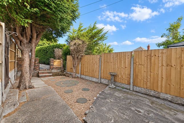 7 Hillside Road, Wirral photo 4