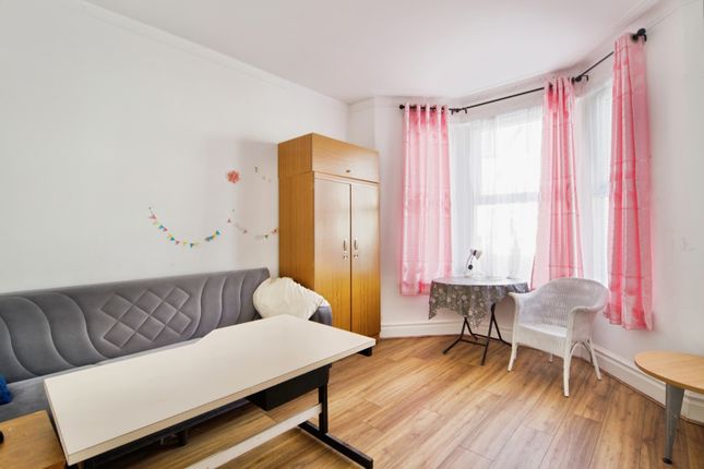 113, Masterman Road, London photo 2