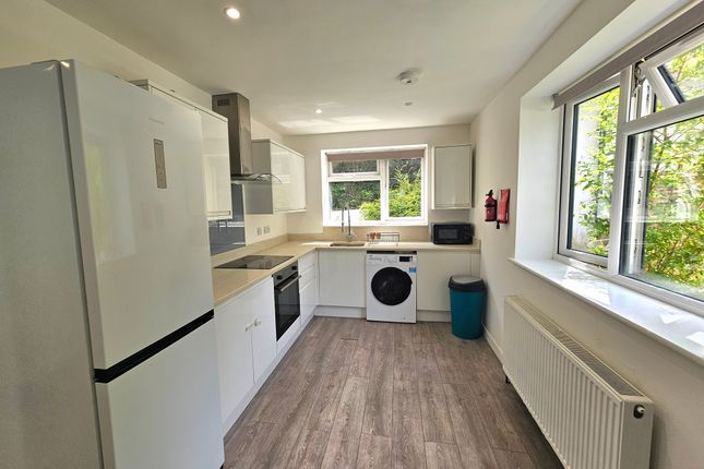 Flat 2, Torquay photo 2