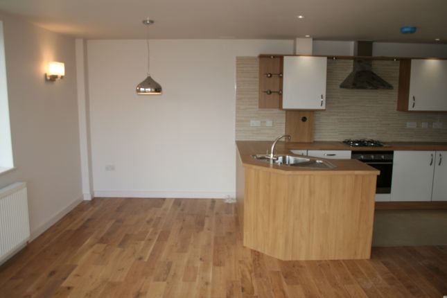 Flat to rent in Parkside House, Hillingdon
