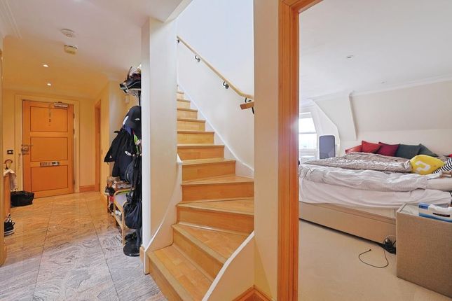 Flat 1006, Boydell Court, St. Johns Wood Park, London photo 4