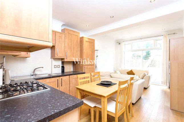 Flat for sale in Golders Green Crescent, London