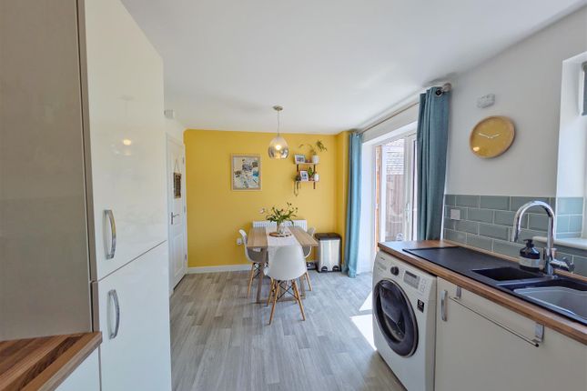 2, Bayliss Close, Lydney photo 3