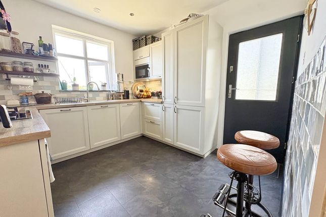6, Livingstone Road, Poole photo 3