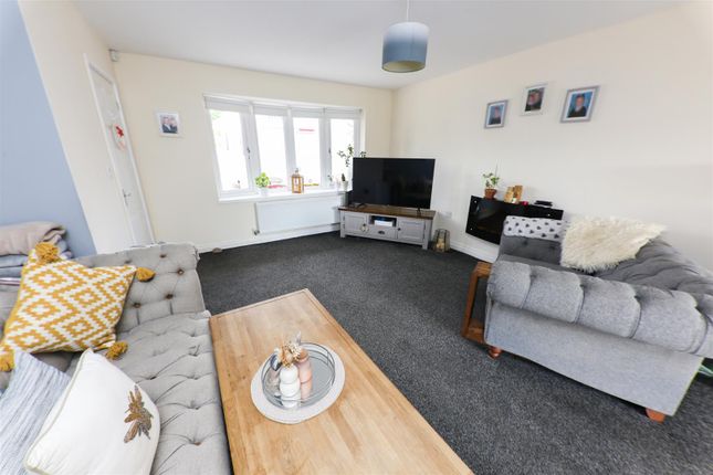 16, Kestrel Drive, Doncaster photo 4