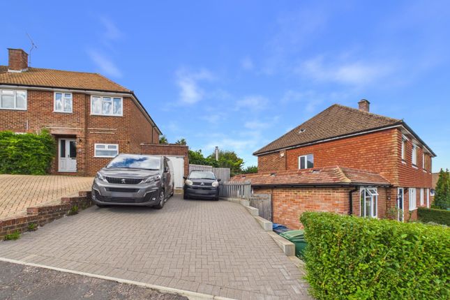 65, Aylward Gardens, Buckinghamshire photo 3