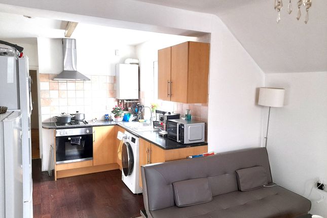 Thumbnail Flat to rent in Staines Road, Staines-Upon-Thames, Berkshire