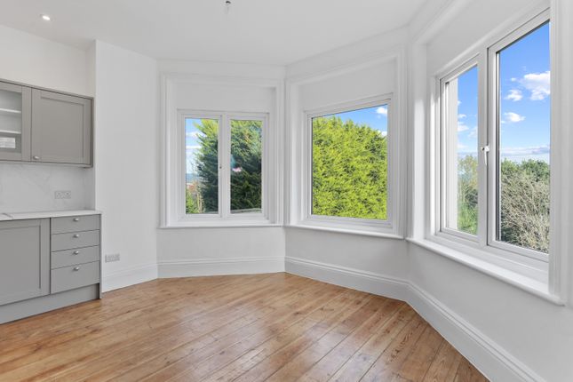 Flat for sale in 25 Hook Road, Surbiton, Surrey