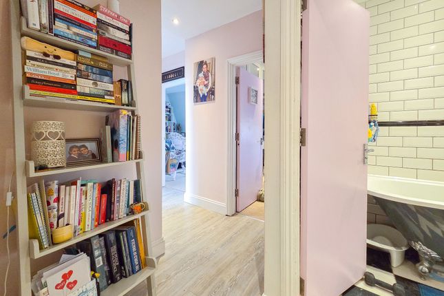 6 Silvertide Apts Le Havre Des Pas, St. Helier, Jersey photo 4