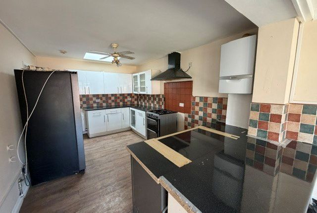 Hounslow Road, FELTHAM photo 5