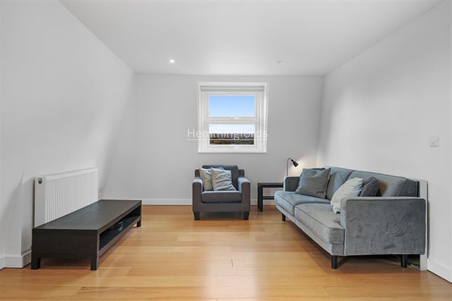 Whitehorse Road, London photo 3
