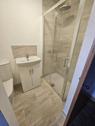Beehive Lane, Basildon photo 5