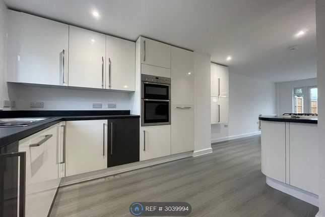 Foxglove Road, South Ockendon photo 5