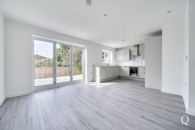 7, Willow Close, Minster on Sea photo 2