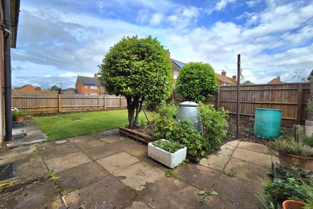 41, Ashgrove Gardens, Aylesbury photo 4