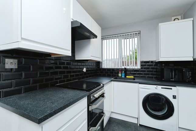 16, Ashen Vale, South Croydon photo 4