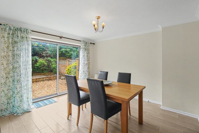88, Ashdown Avenue, Farnborough photo 4