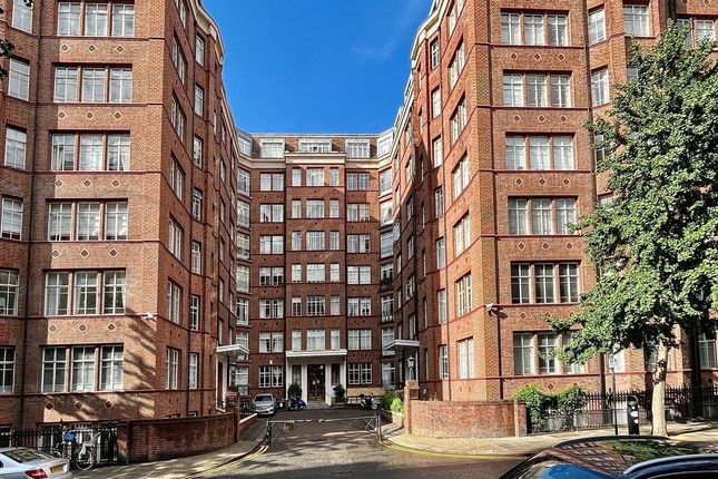 Thumbnail Flat to rent in Oakwood Court, London
