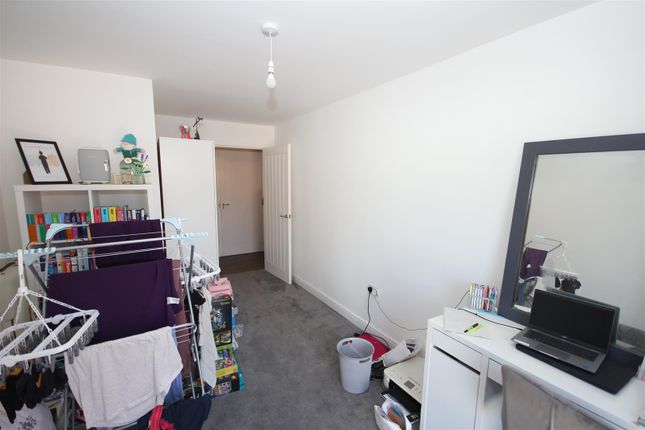 5 Swallow House, Whiteley Way, Fareham photo 3