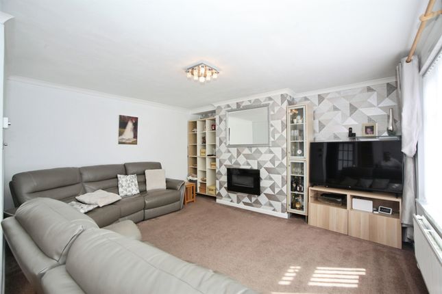 39, Ceiriog Crescent, Pontypridd photo 3