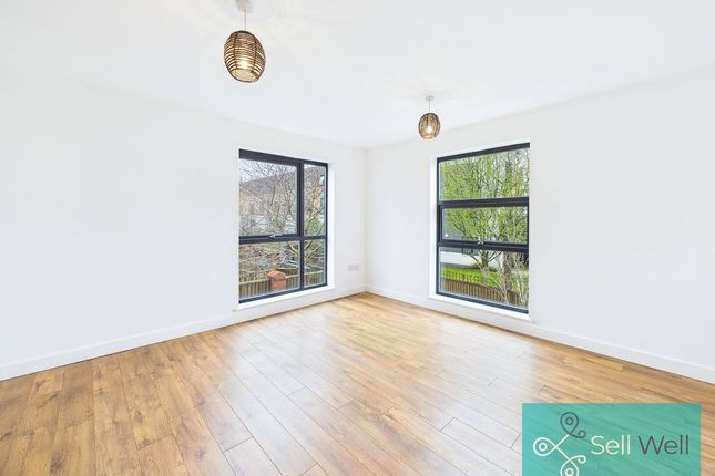 21, Hollies Lane, Salford photo 2