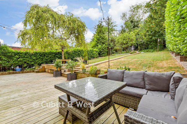 8, Downs Way Close, Tadworth photo 2