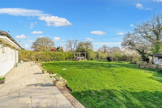 Lyons Den Furze View, Horsham photo 4