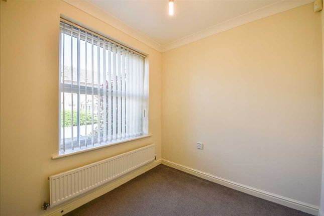 18, St Rochus Drive, Wellingborough photo 4