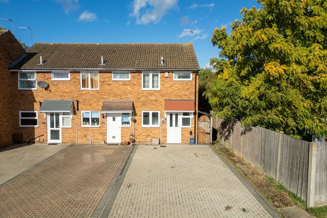 2-bed terraced on 15 Roberts Drive, Aylesbury, £300,000
