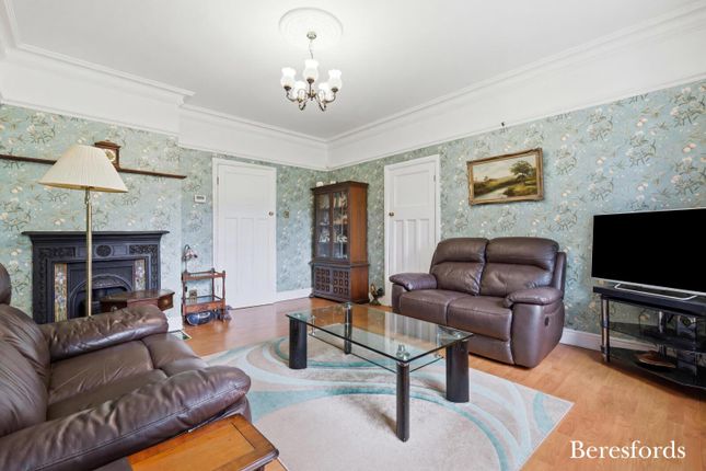 Lyntondale,, London Road, Essex photo 4