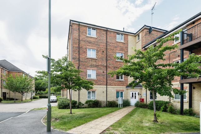 Thumbnail Flat for sale in 19 Winter Close, Epsom