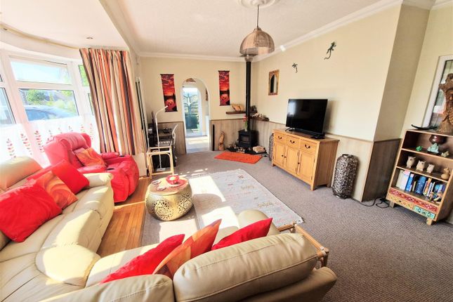 1, Hazel Close, Porthcawl photo 3