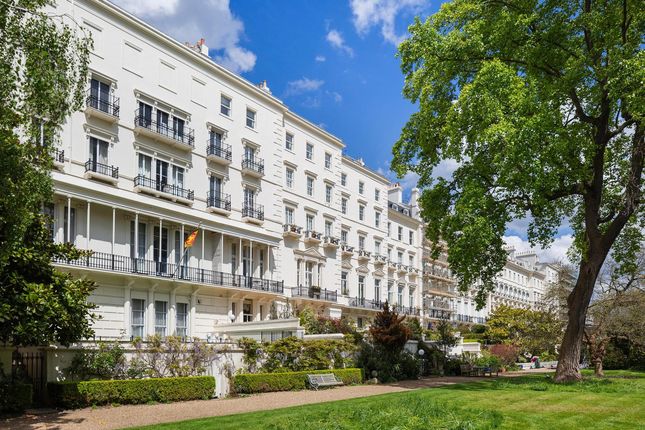 Flat to rent in Hyde Park Gardens, London