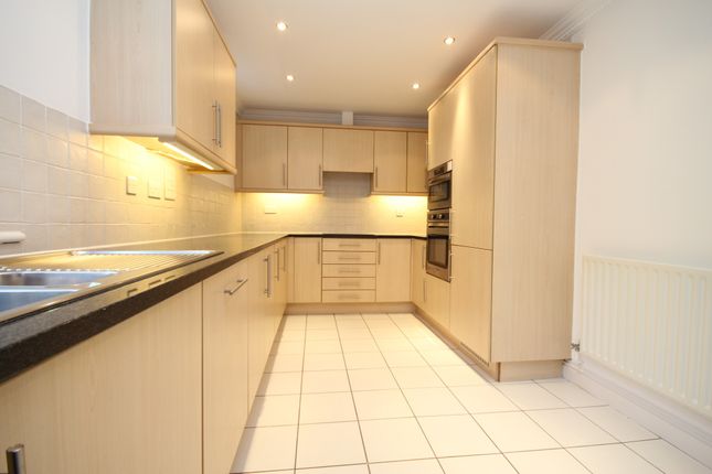 Flat to rent in Berries Road, Cookham, Maidenhead