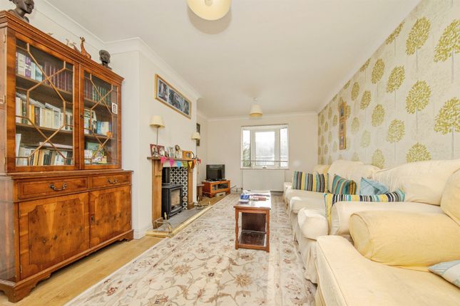 7, Holbrook Close, Sudbury photo 2