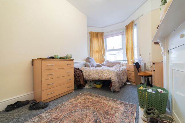 19, Column Road, Cardiff photo 5