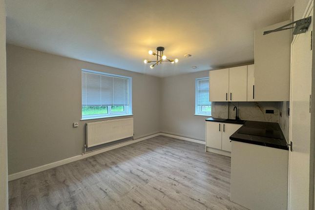 129 Woodhall Road, Chelmsford photo 2