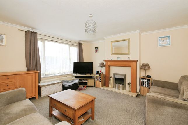 21, Chestnut Crescent, Peterborough photo 3