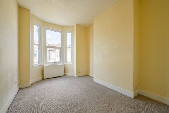 Flat to rent in Frith Road, Leytonstone, London