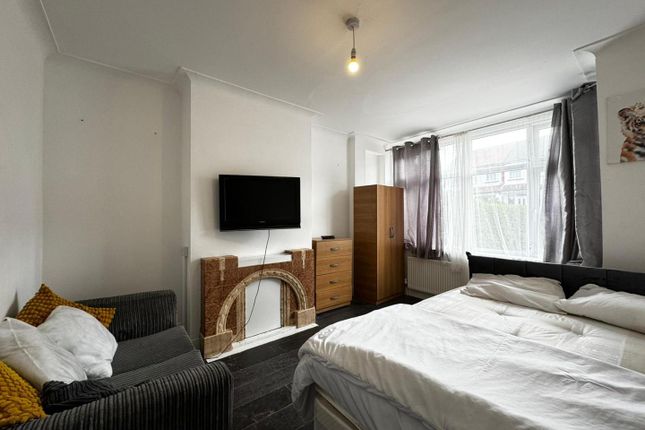 Terraced house to rent in Buller Road, Thornton Heath
