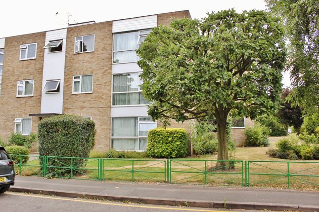 Flat to rent in Glengall Road, Woodford Green