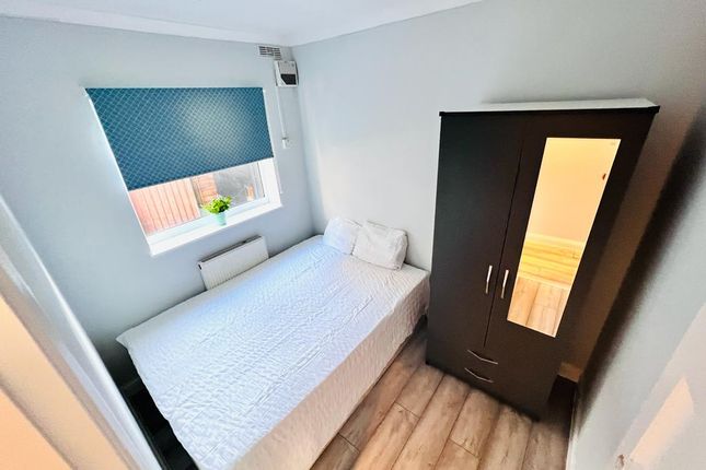 Thumbnail Shared accommodation to rent in Boston Road, London