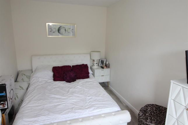 Flat to rent in Grosvenor Court 1A Holme Road, Christchurch
