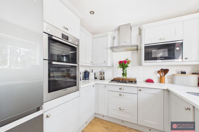 119, Broad Oak Way, Stevenage photo 3