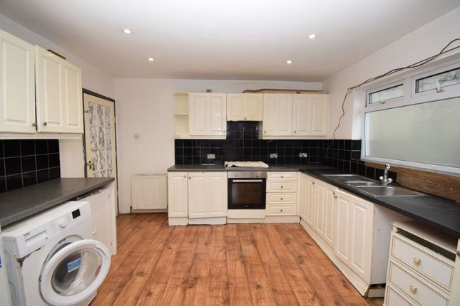 11, Wynlie Gardens, Pinner photo 3