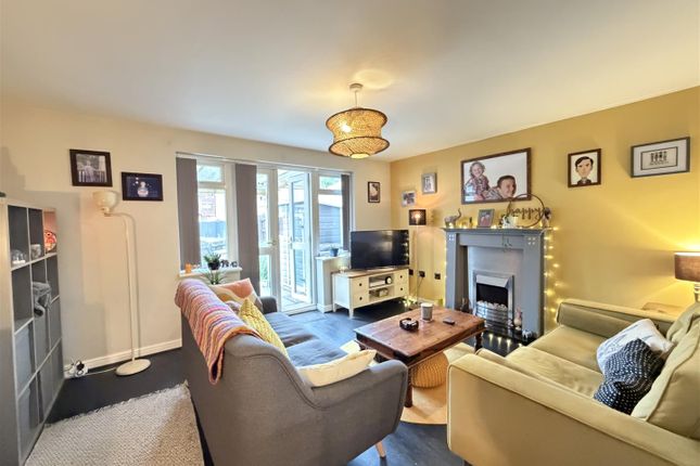 7, Copper Beech Drive, Stalybridge photo 2