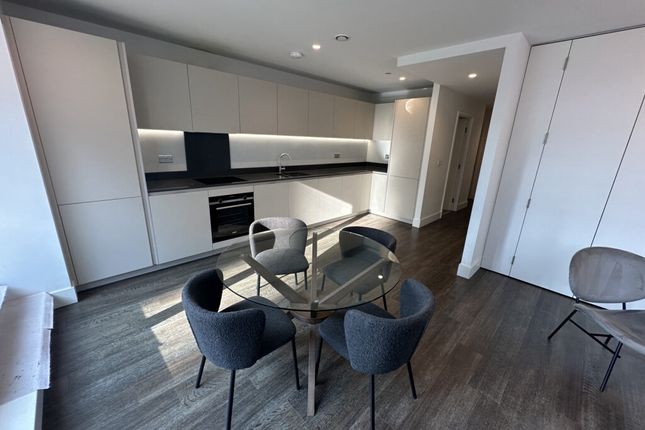 Flat 025 Dunn House, North End Road, London photo 3